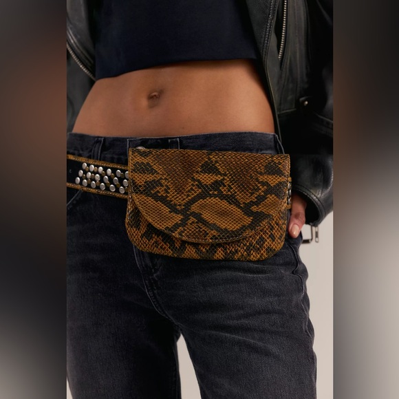 Free People Accessories - NWT! FP Free People Animal Instinct Pocket Belt Sz S/M & M/L